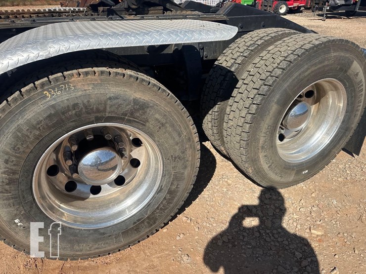 2012-peterbilt-367-image-16