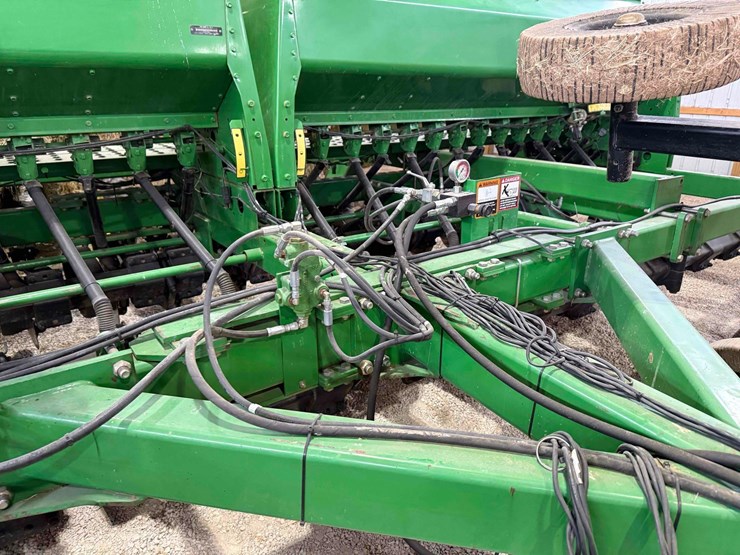 john-deere-1590-image-17