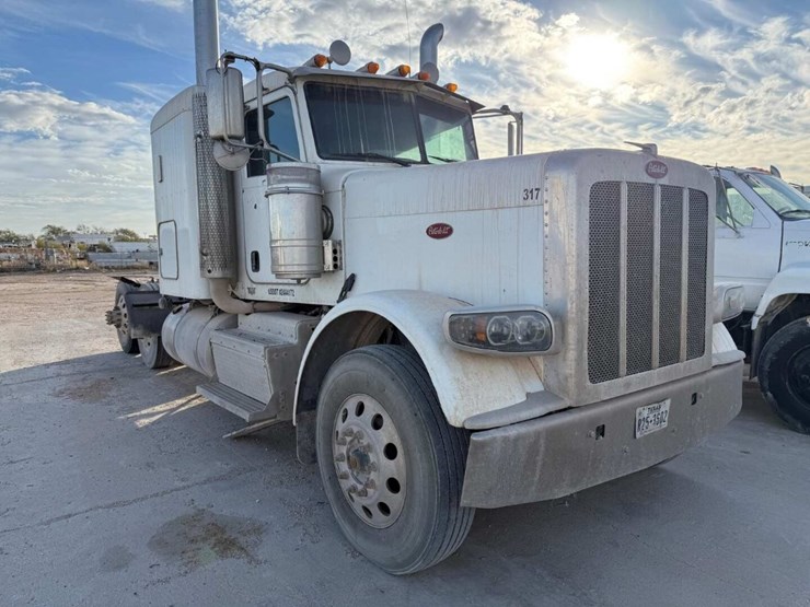 2016-peterbilt-389-image-2