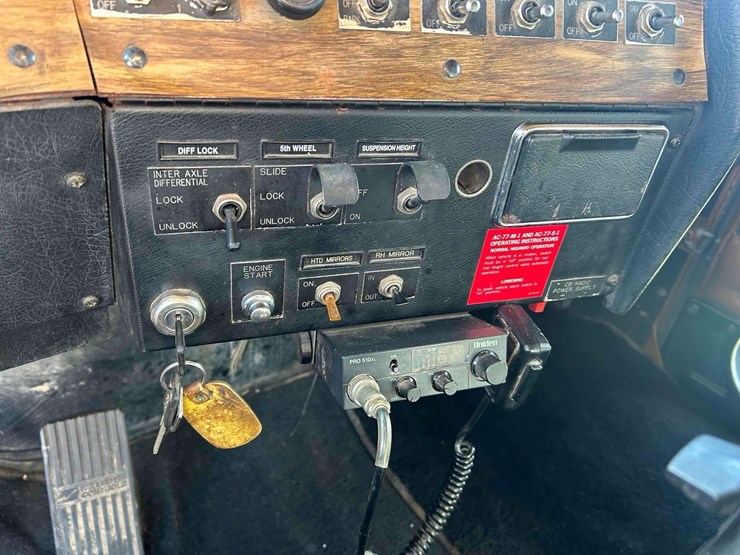 western-star-4964f-image-75