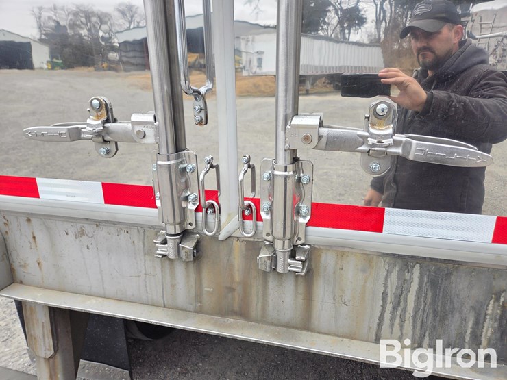 2017-utility-van-image-18