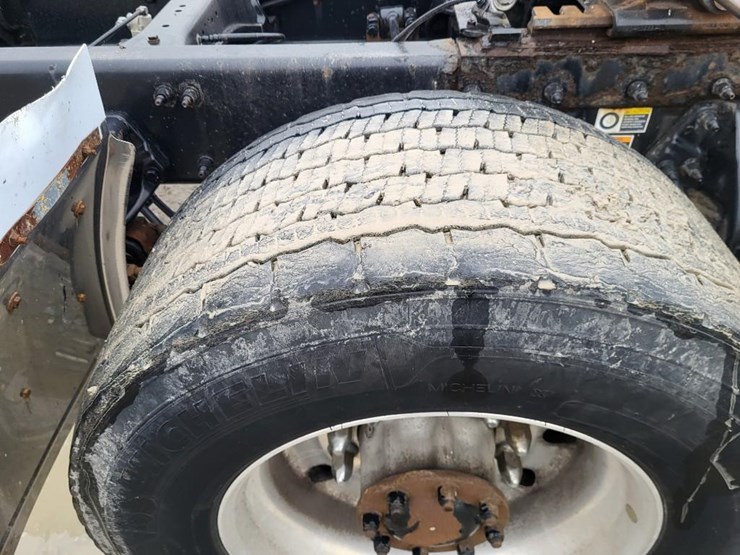 2012-peterbilt-386-image-19