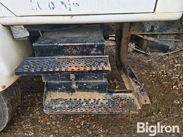 1995-international-4700-image-12