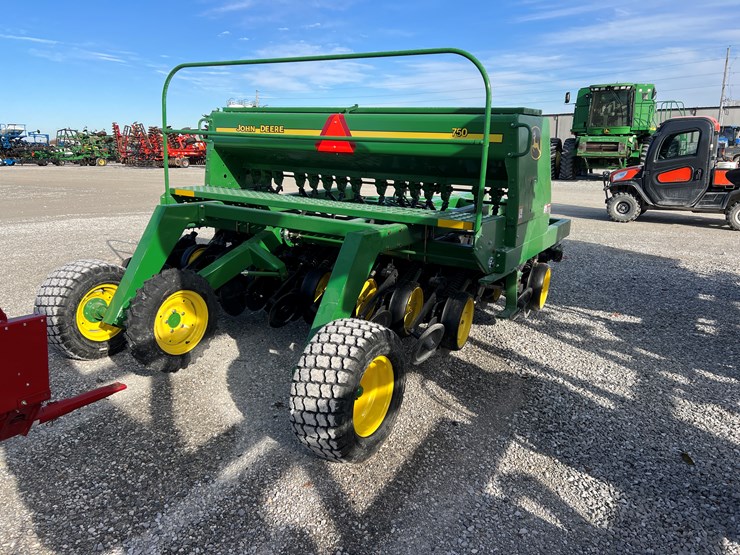 john-deere-750-image-10