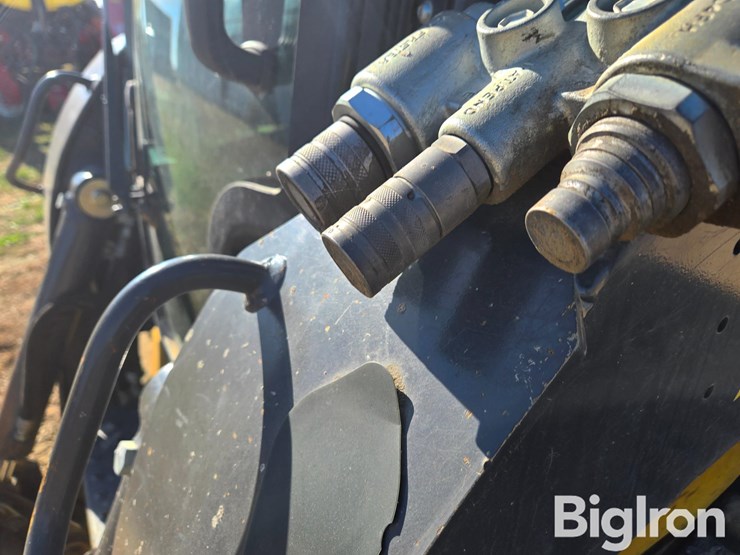 new-holland-c227-image-12