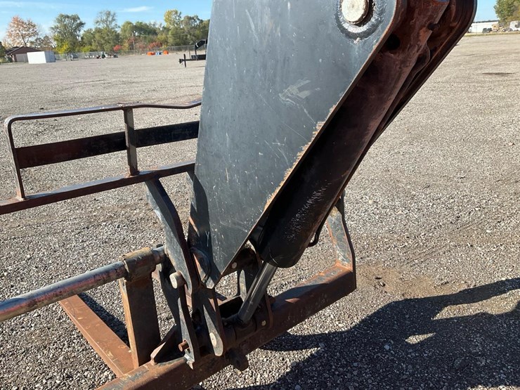 2016-sky-trak-6042-image-12