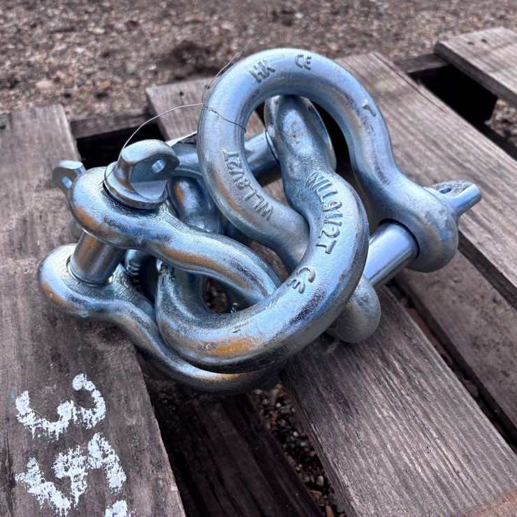 #3520 • 4 SHACKLES