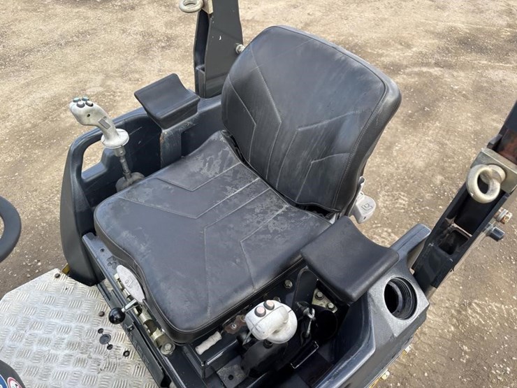 2017-bomag-bw120-image-16