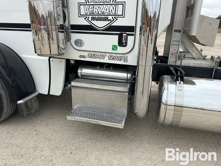 2016-peterbilt-389-image-15