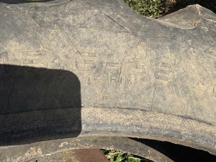 15.5---38-tractor-tire-image-3