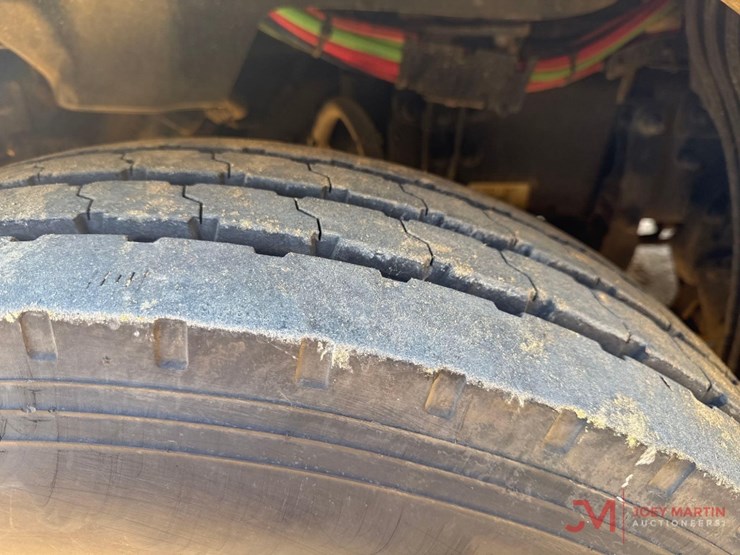 2014-freightliner-cascadia-evolution-day-cab-truck-tractor-image-5