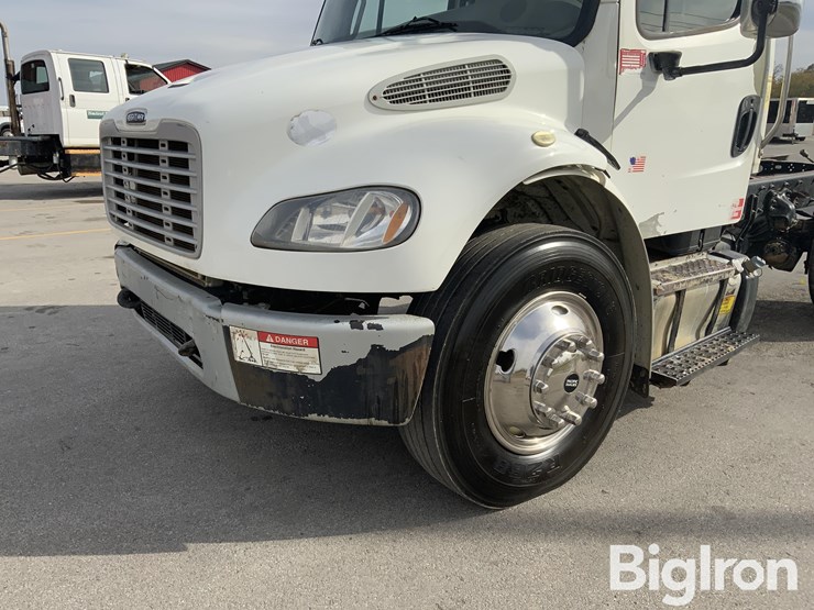 freightliner-m2-106-image-17