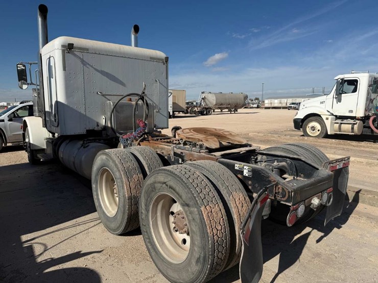 2016-peterbilt-389-image-3