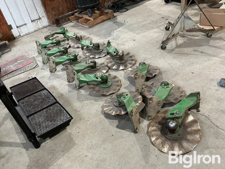 john-deere-row-openers-image-3