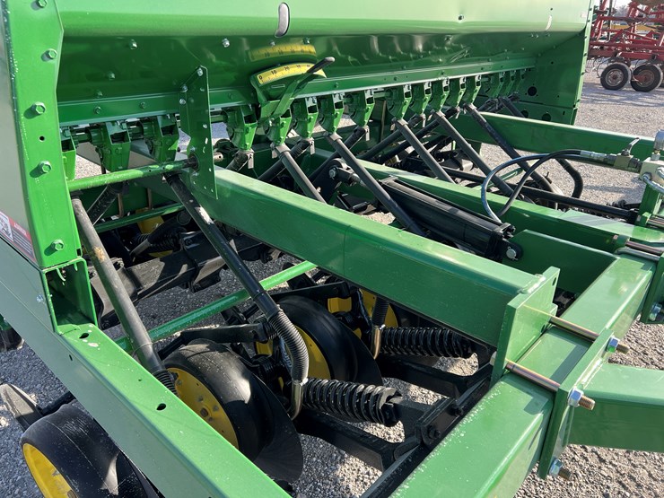 john-deere-750-image-12