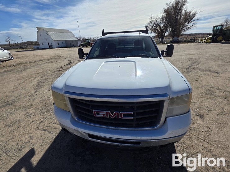 2009-gmc-sierra-2500hd-image-2