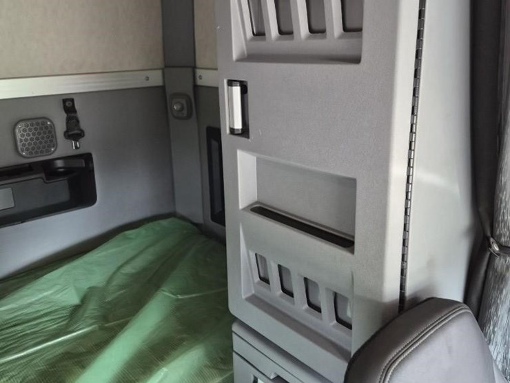 2024-mack-anthem-64t-image-22