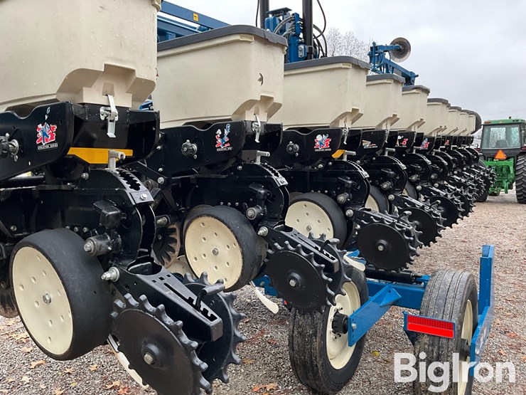 2012-kinze-3600-image-13