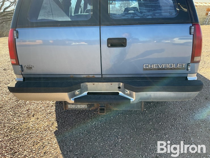 chevrolet-suburban-1500-image-19