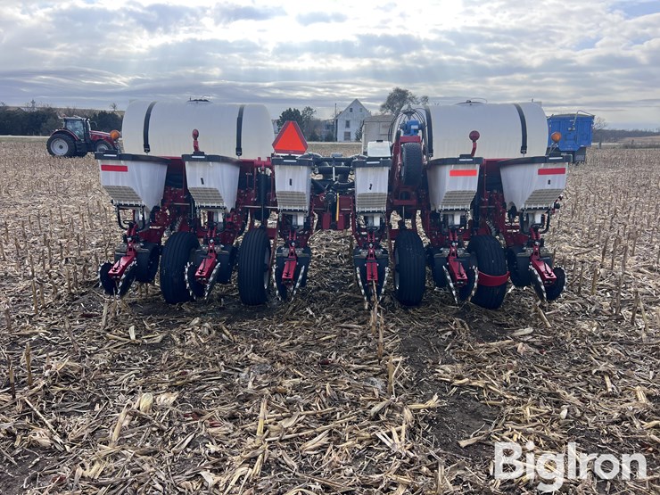 2018-white-9200-12r30”-front-fold-planter-image-6