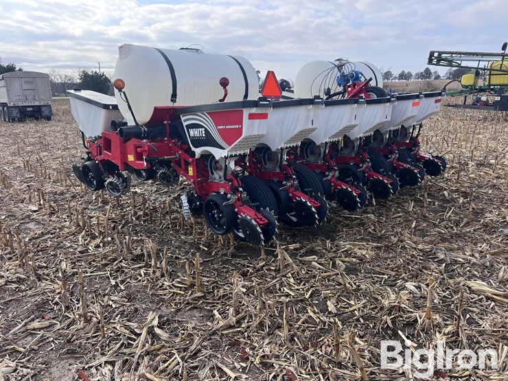 2018-white-9200-12r30”-front-fold-planter-image-7