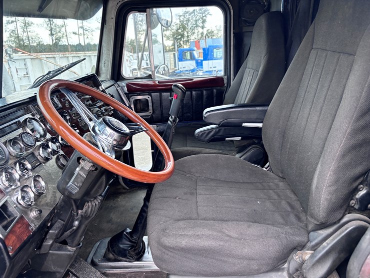 1990-peterbilt-379-image-9