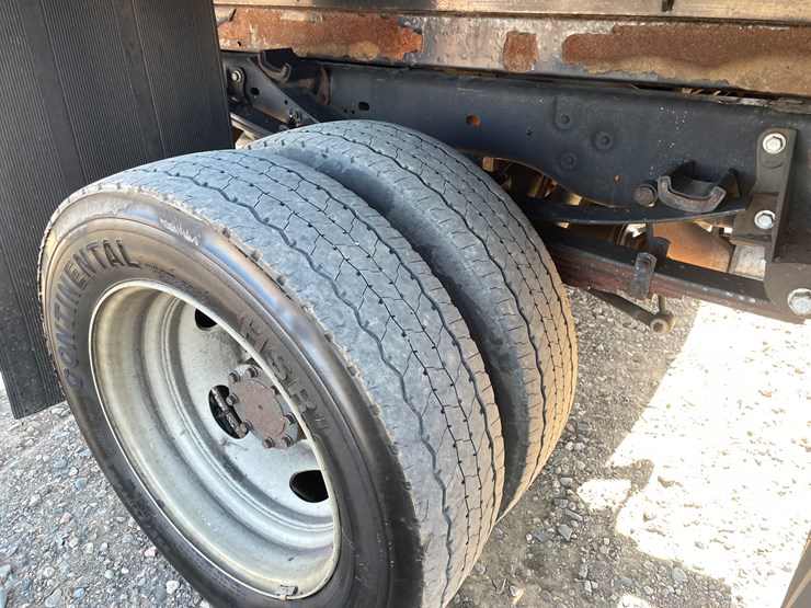 2010-ford-f550-image-15