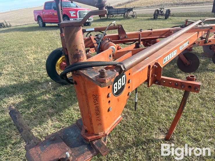 massey-ferguson-880-image-10