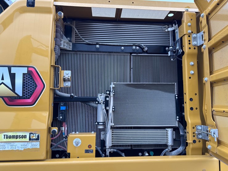 caterpillar-330-image-17