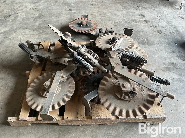 yetter-fertilizer-opening-disks-image-6