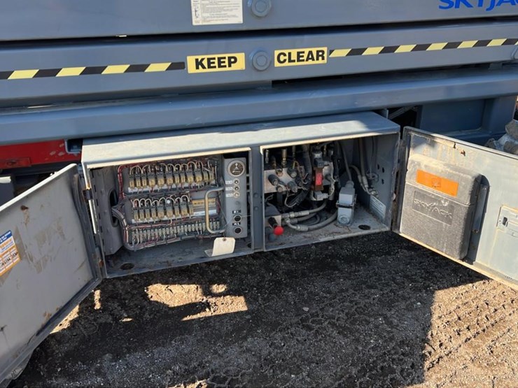 skyjack-sj8243rt-image-10