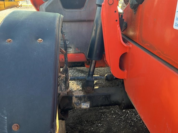 2005-lull-644e-42-image-25