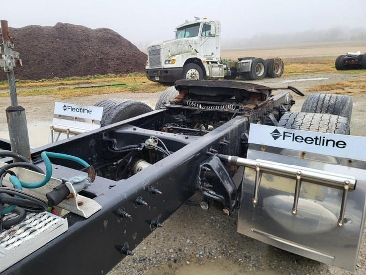 2012-peterbilt-386-image-18