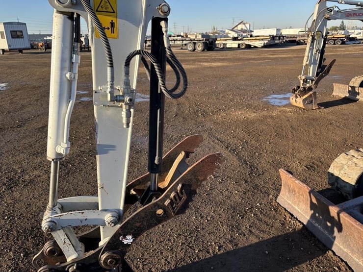 takeuchi-tb230-image-15