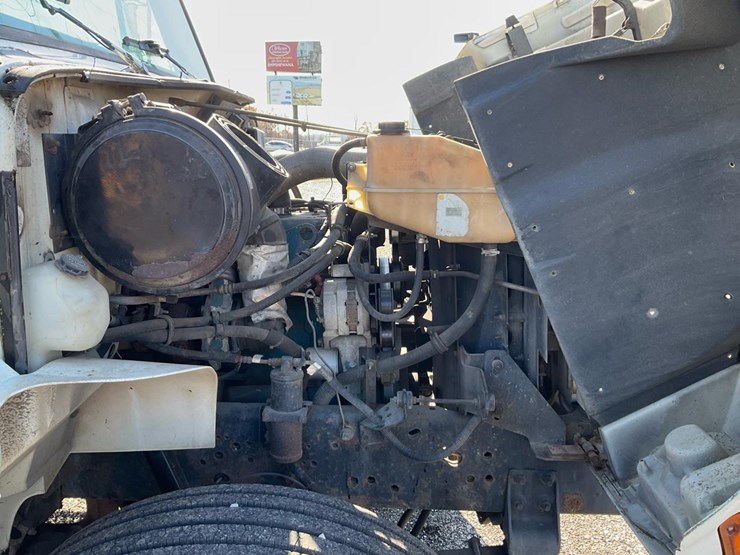 2001-international-4900-image-87