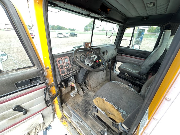 #1107-•-1994-international-truck-tractor-(has-mn-title)-image-22