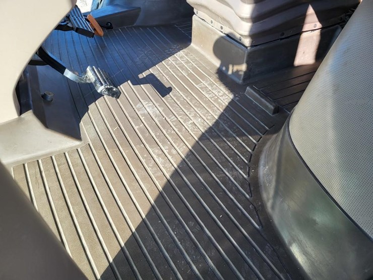 john-deere-8335r-image-59