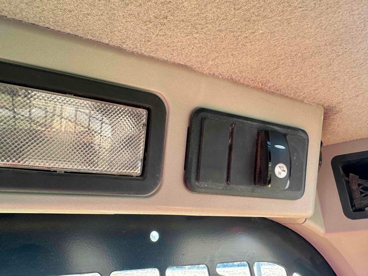 caterpillar-236d-image-34