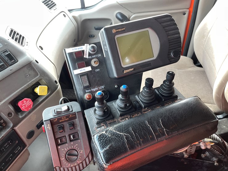 #1164-•-2004-sterling-plow-truck-(has-mn-title)-image-36