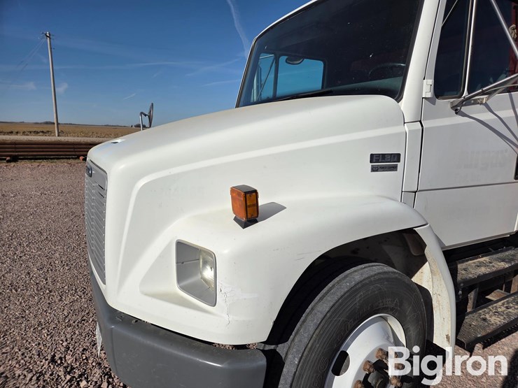 2003-freightliner-fl80-image-9