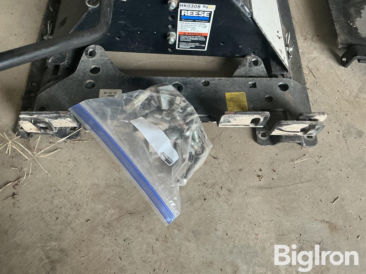 reese-30033-hitch-system-image-13