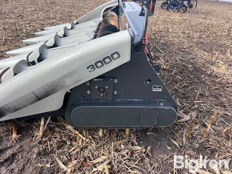 2010-gleaner-gl3000-6-6r30”-corn-head-image-9