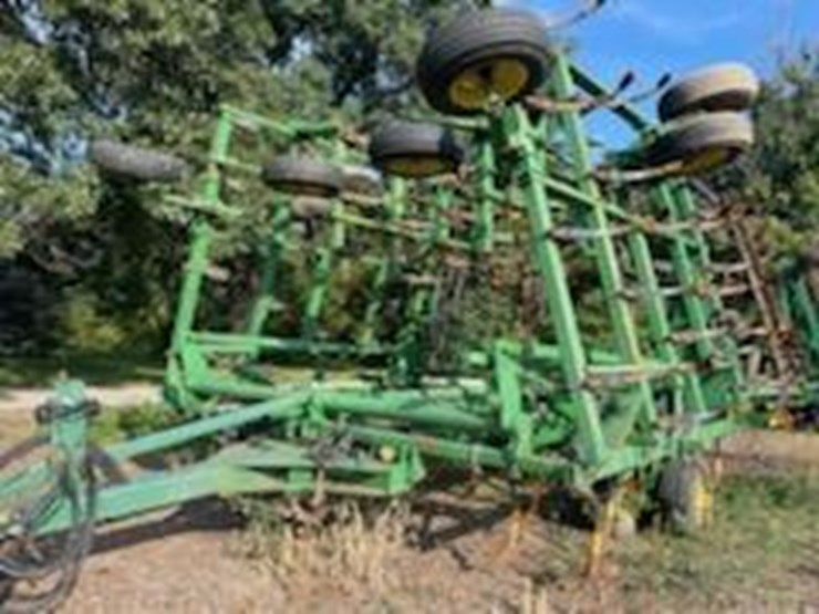 john-deere-2210-image-2