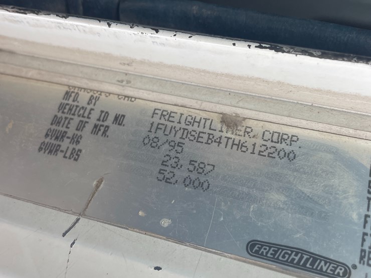 #1154-•-1996-freightliner-truck-tractor-(has-mn-reconstructed-title)-image-50