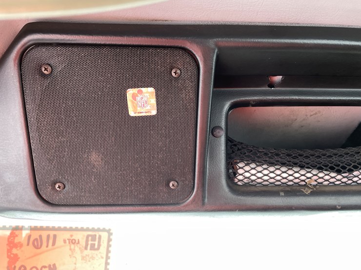 #1161-•-1996-volvo-truck-tractor-(has-mn-title)-image-28