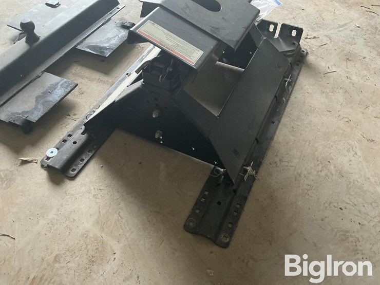 reese-30033-hitch-system-image-16