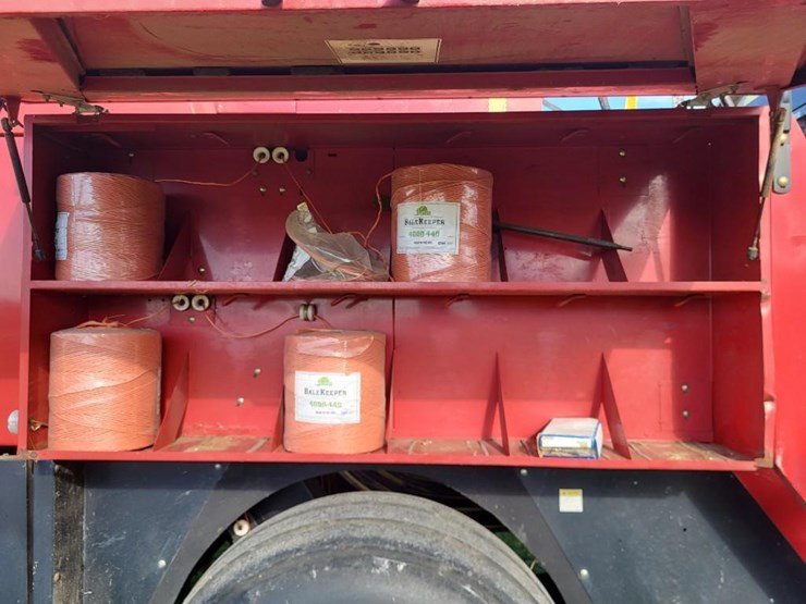 new-holland-590-image-38