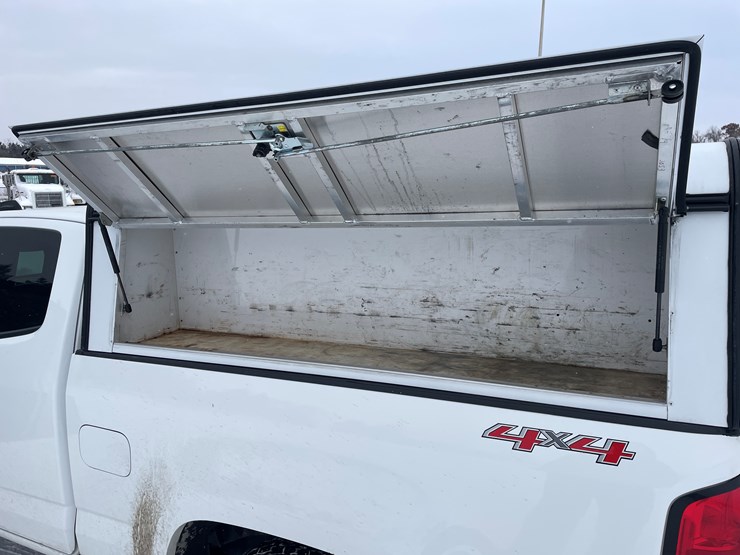 #1167-•-2016-chevrolet-colorado-pickup-truck-(has-wi-title)-image-12