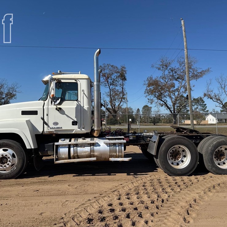 2015 MACK PINNACLE CHU613