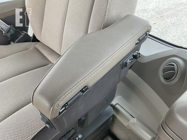 john-deere-8r-250-image-4